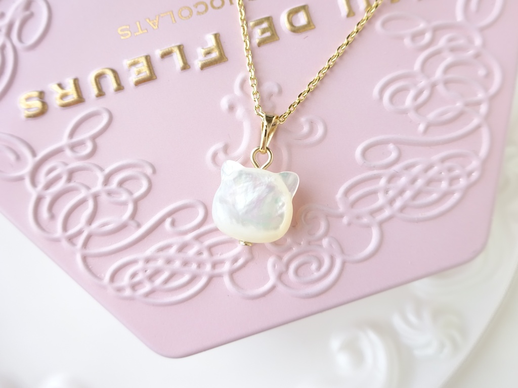 再販【天然石】白猫シェルネックレス