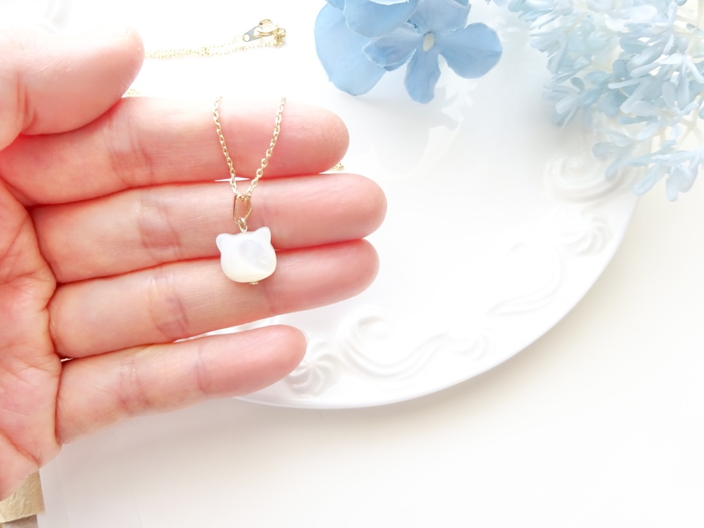 再販【天然石】白猫シェルネックレス