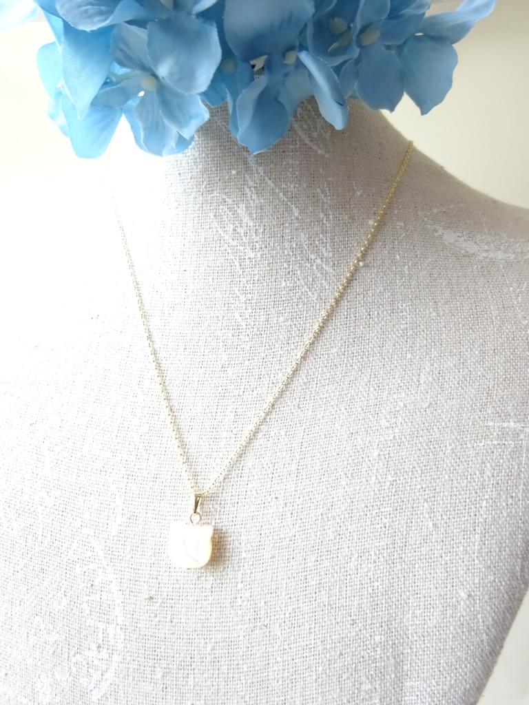 再販【天然石】白猫シェルネックレス