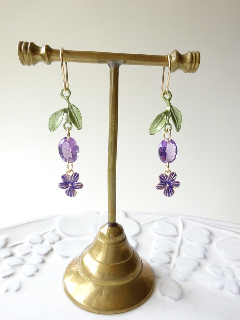 再販*天然石アメジスト・摘みたてスミレのピアス(イヤリングOK)
