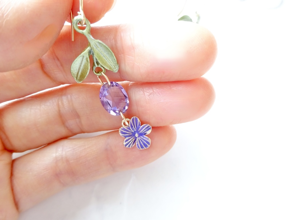 再販*天然石アメジスト・摘みたてスミレのピアス(イヤリングOK)