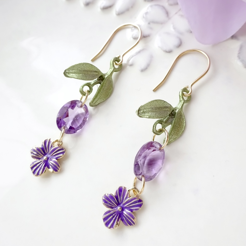 再販＊天然石アメジスト・摘みたてスミレのピアス(イヤリングOK)
