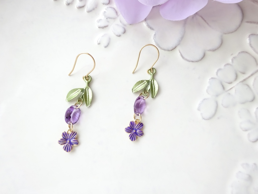 再販*天然石アメジスト・摘みたてスミレのピアス(イヤリングOK)