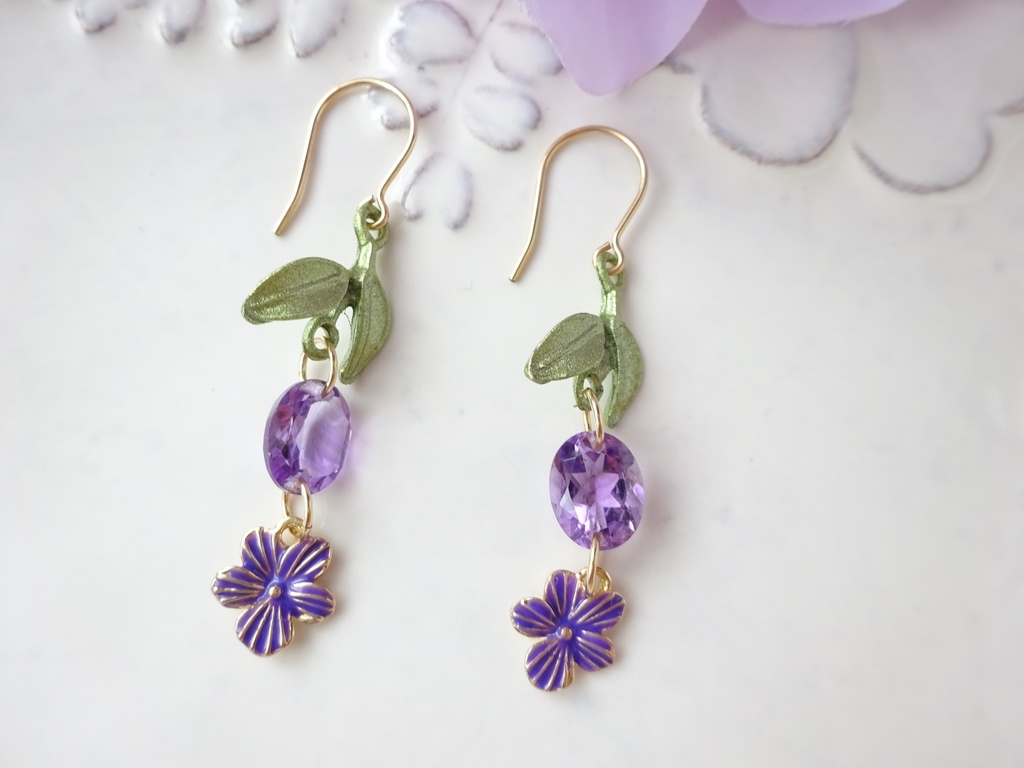 再販*天然石アメジスト・摘みたてスミレのピアス(イヤリングOK)
