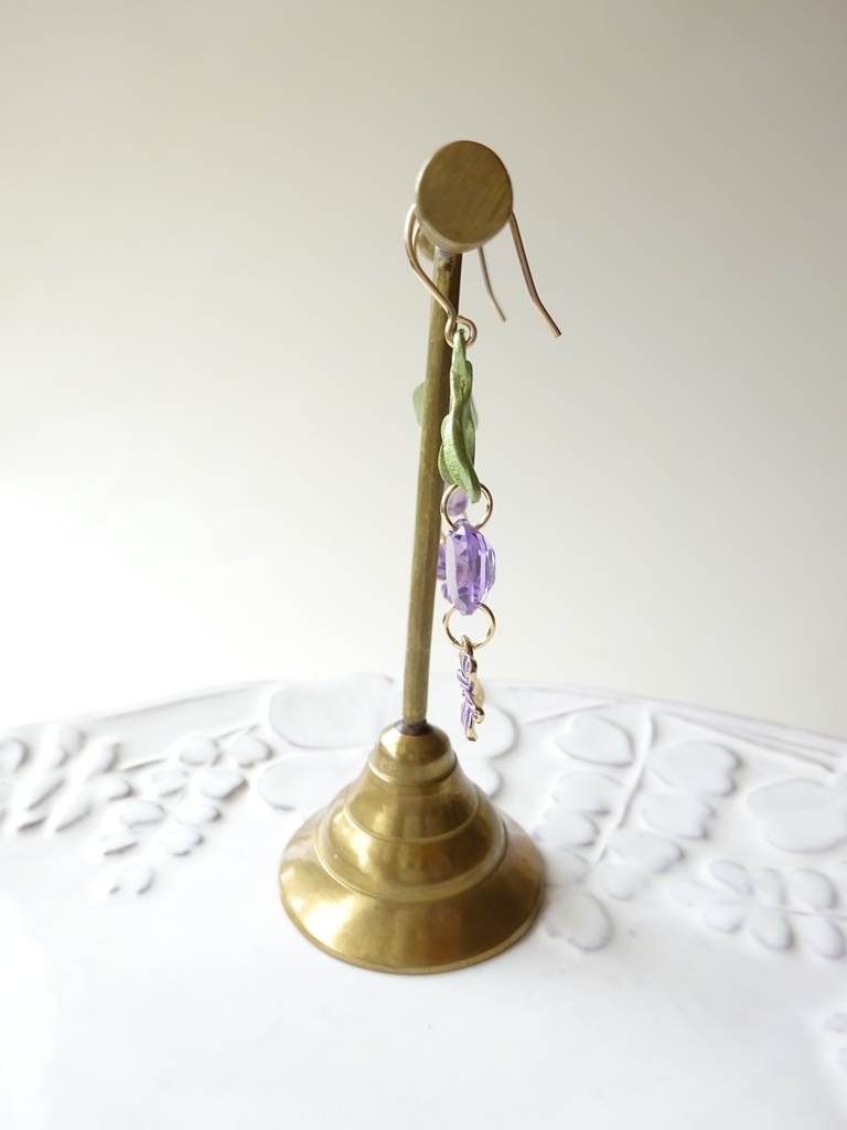 再販*天然石アメジスト・摘みたてスミレのピアス(イヤリングOK)