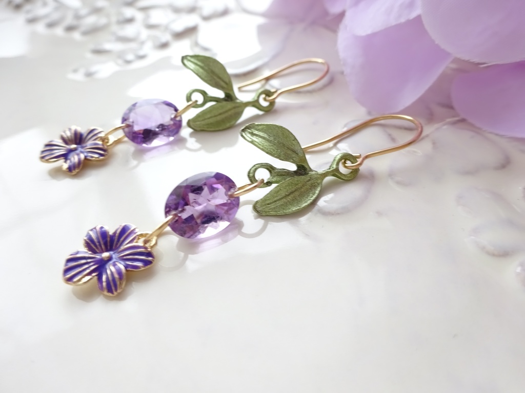 再販*天然石アメジスト・摘みたてスミレのピアス(イヤリングOK)