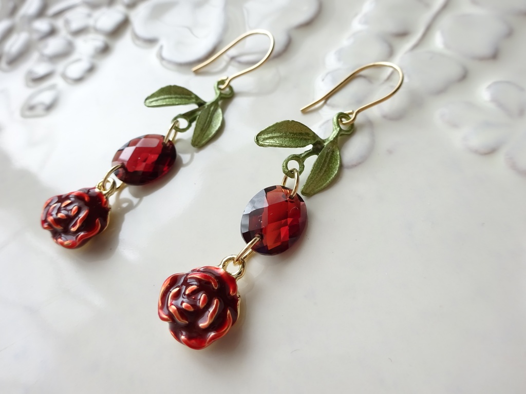 天然石ガーネット赤薔薇のピアス(イヤリング0K)