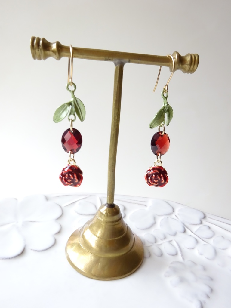 天然石ガーネット赤薔薇のピアス(イヤリング0K)