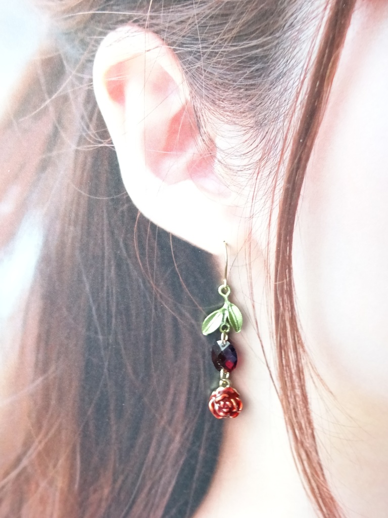 天然石ガーネット赤薔薇のピアス(イヤリング0K)