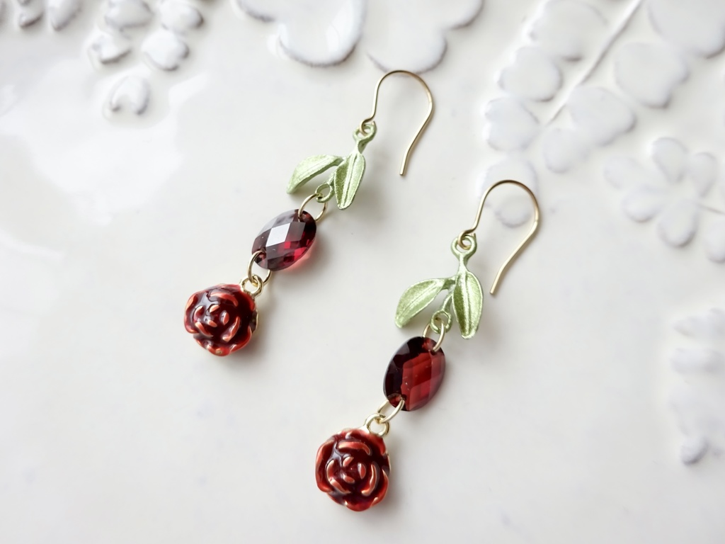 天然石ガーネット赤薔薇のピアス(イヤリング0K)