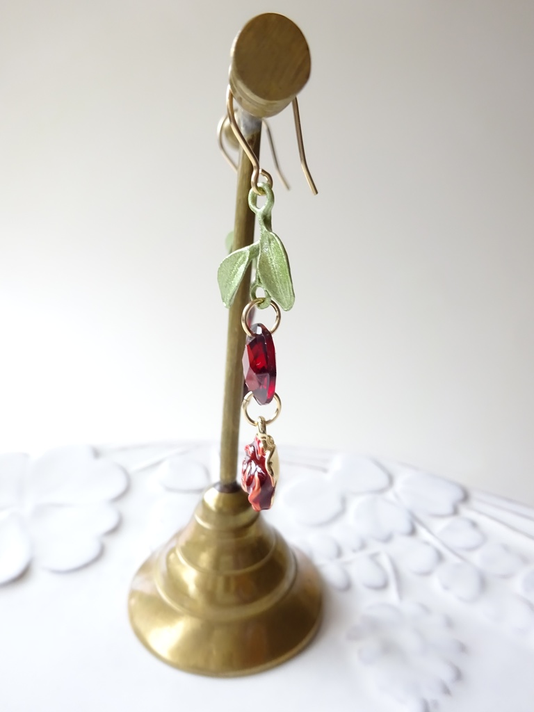 天然石ガーネット赤薔薇のピアス(イヤリング0K)