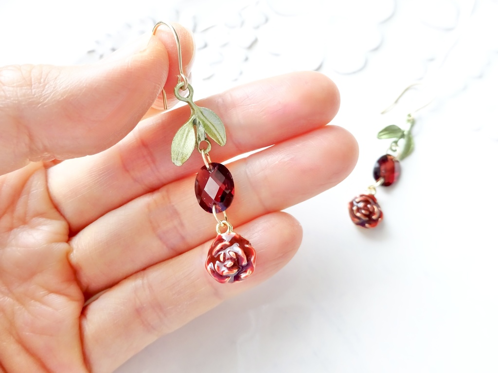 天然石ガーネット赤薔薇のピアス(イヤリング0K)