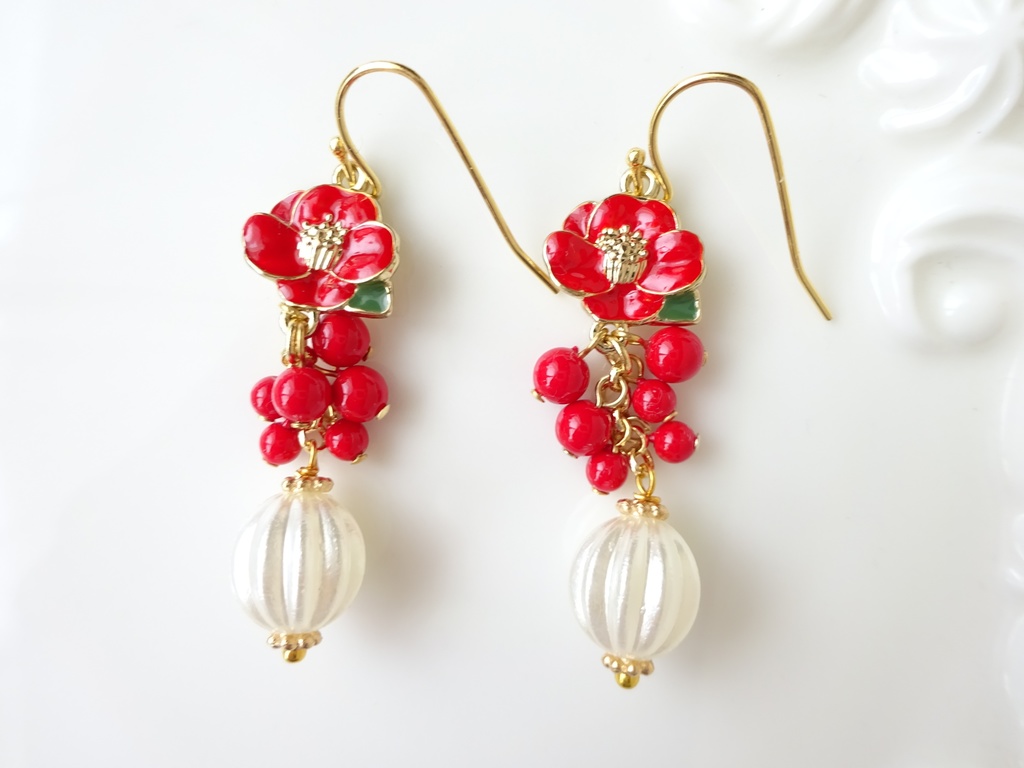 赤椿のピアス(イヤリングOK)