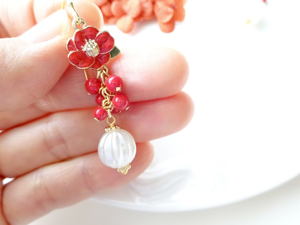赤椿のピアス(イヤリングOK)