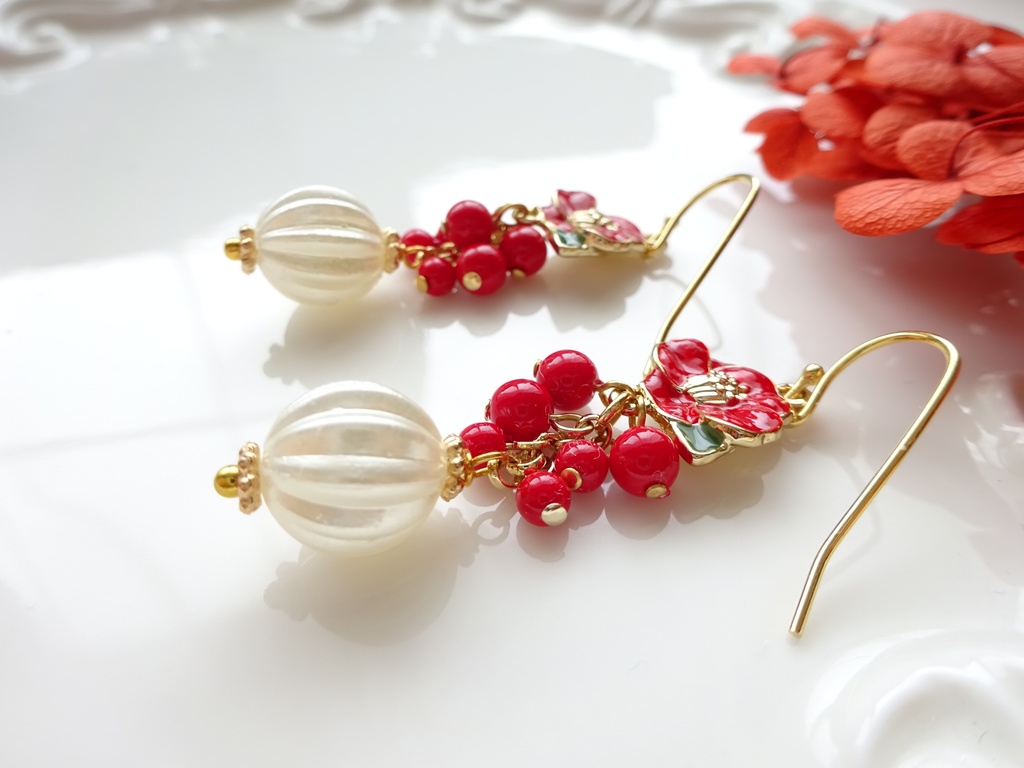 赤椿のピアス(イヤリングOK)