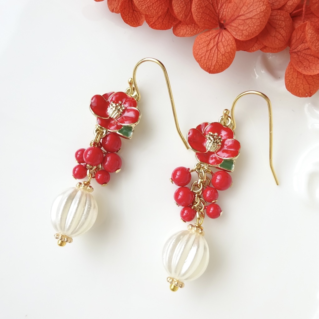  赤椿のピアス(イヤリングOK)