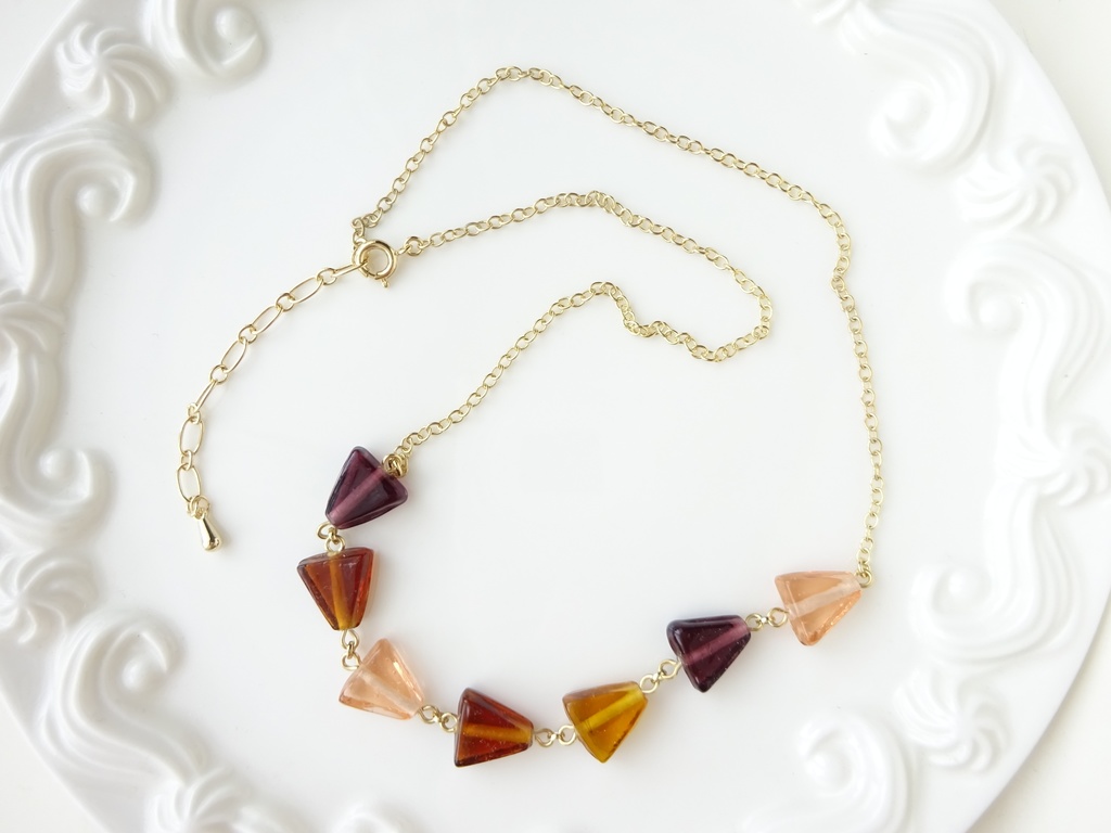 三角ガラスのネックレス・ブラウン