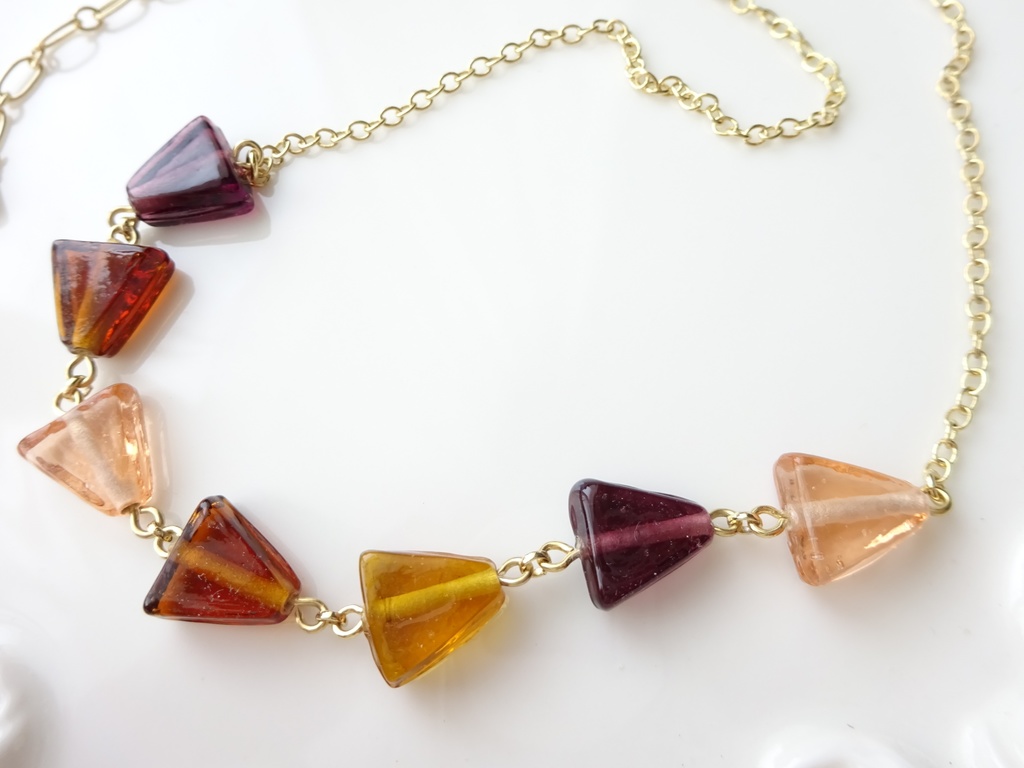 三角ガラスのネックレス・ブラウン