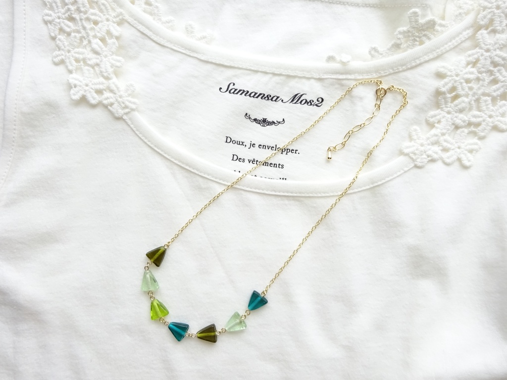 三角ガラスのネックレス・グリーン