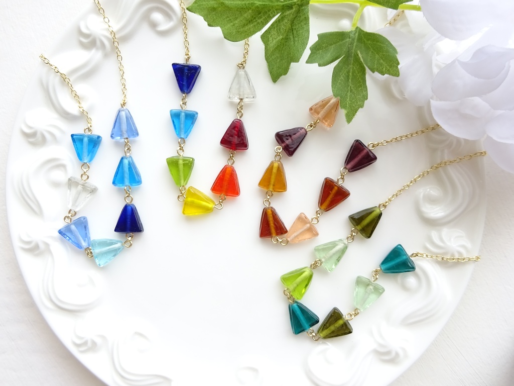 三角ガラスのネックレス・グリーン