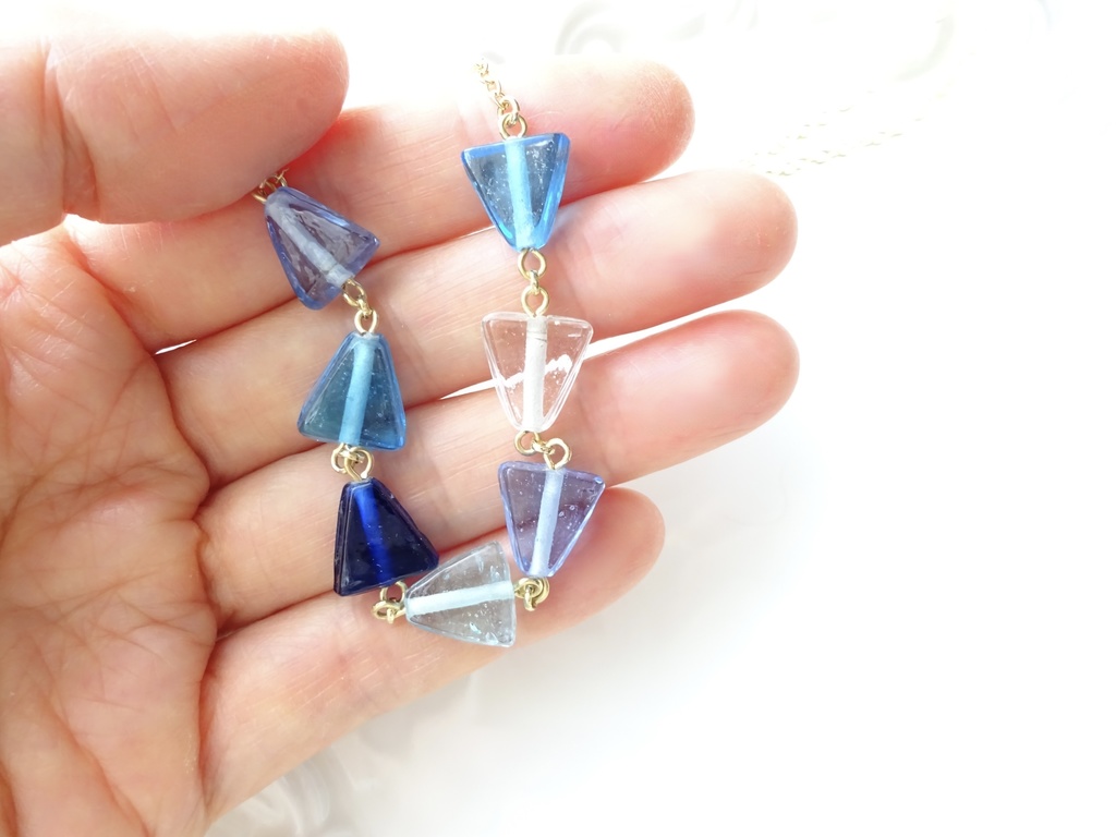 三角ガラスのネックレス・ブルー