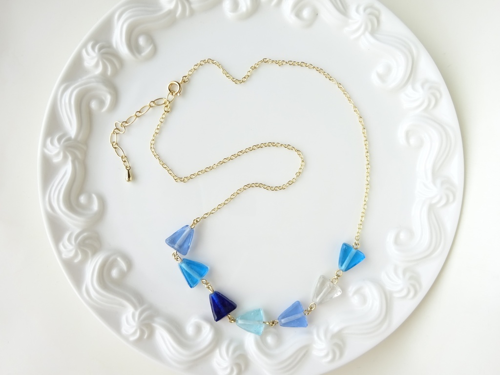 三角ガラスのネックレス・ブルー