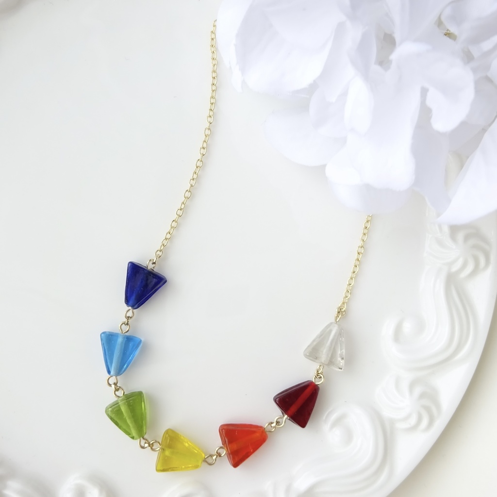 三角ガラスのネックレス・レインボー