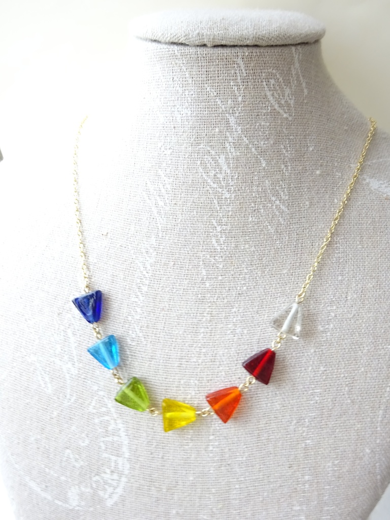 三角ガラスのネックレス・レインボー
