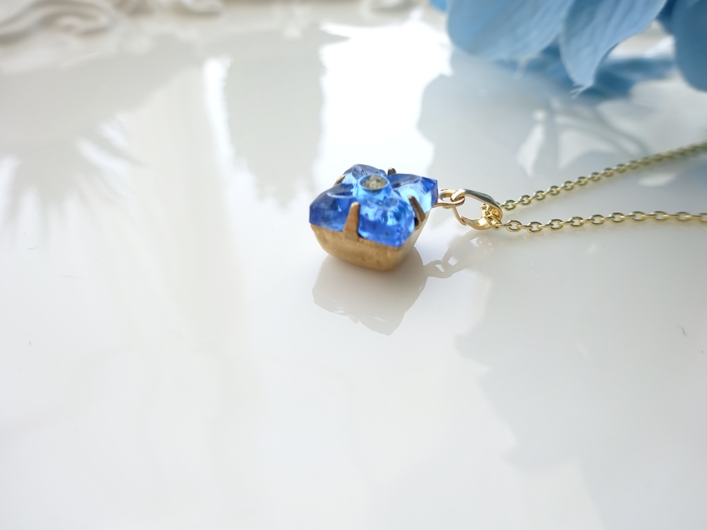 青い小さなお花のネックレス(ヴィンテージ)