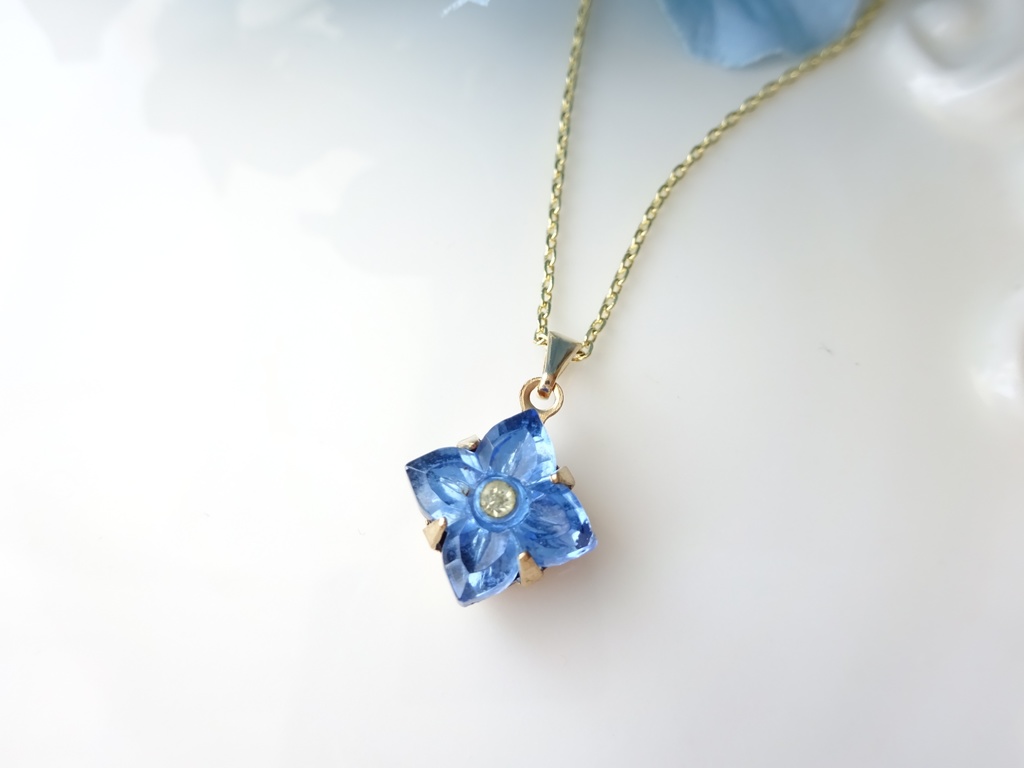 青い小さなお花のネックレス(ヴィンテージ)