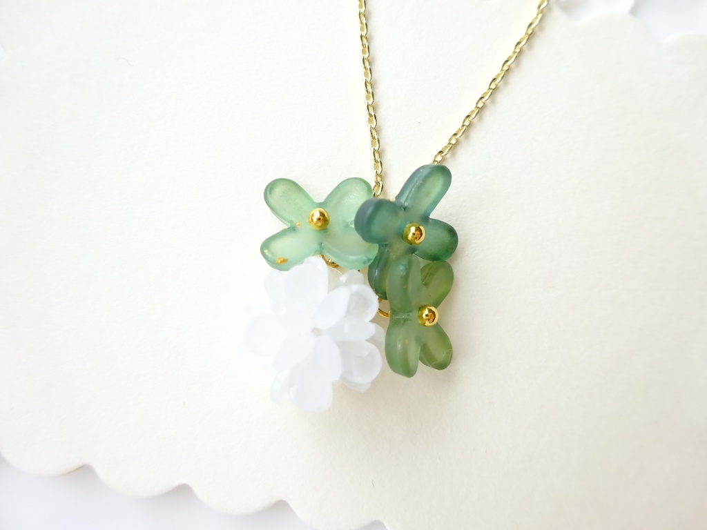 しろつめ草のネックレス