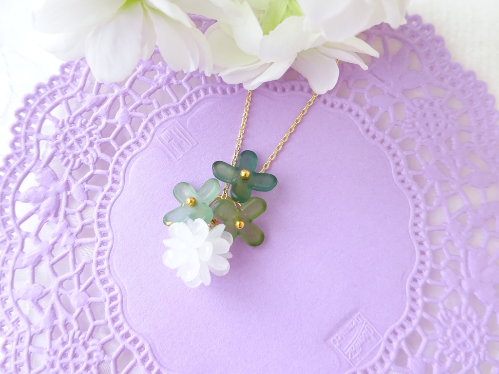 しろつめ草のネックレス