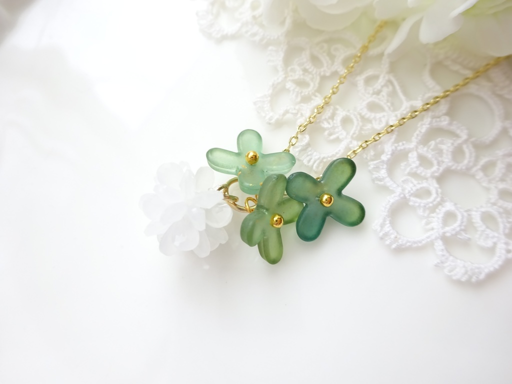 しろつめ草のネックレス