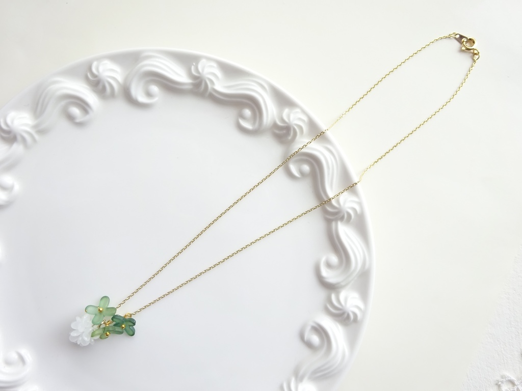 しろつめ草のネックレス