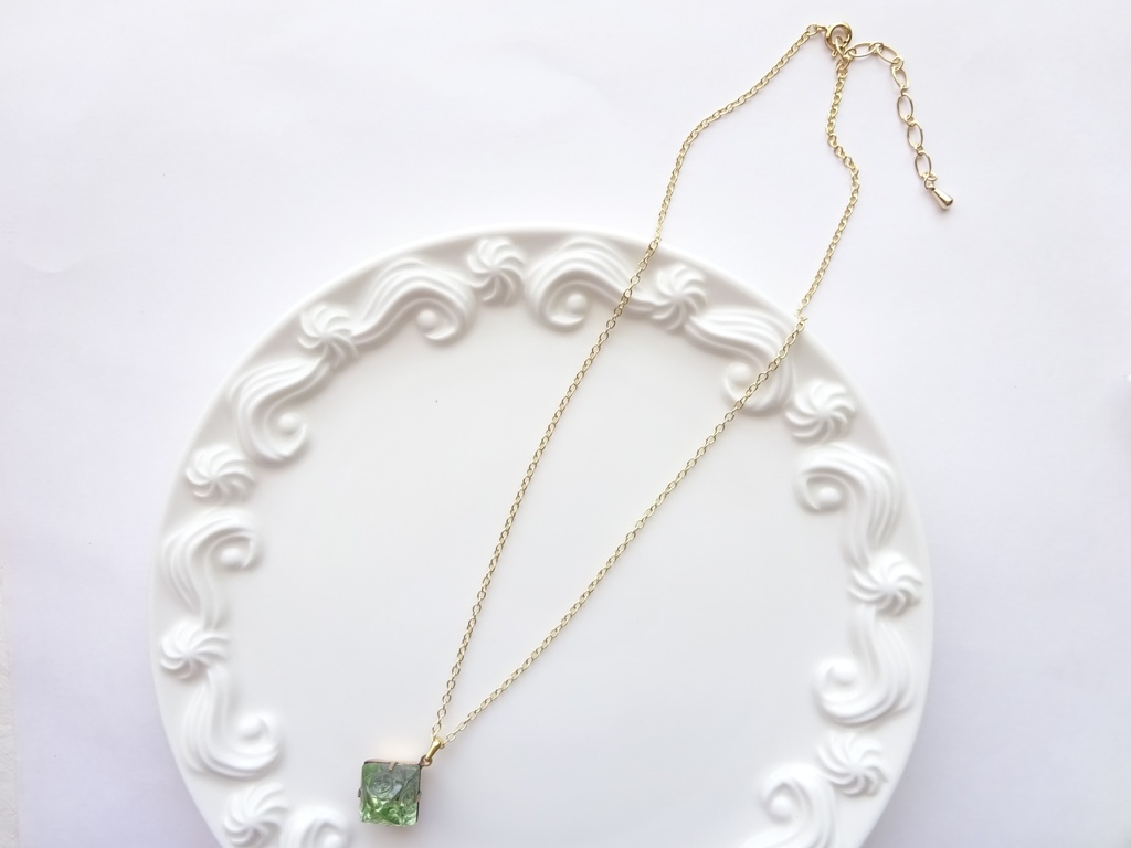 スプリンググリーンケーキ ネックレス*ヴィンテージ