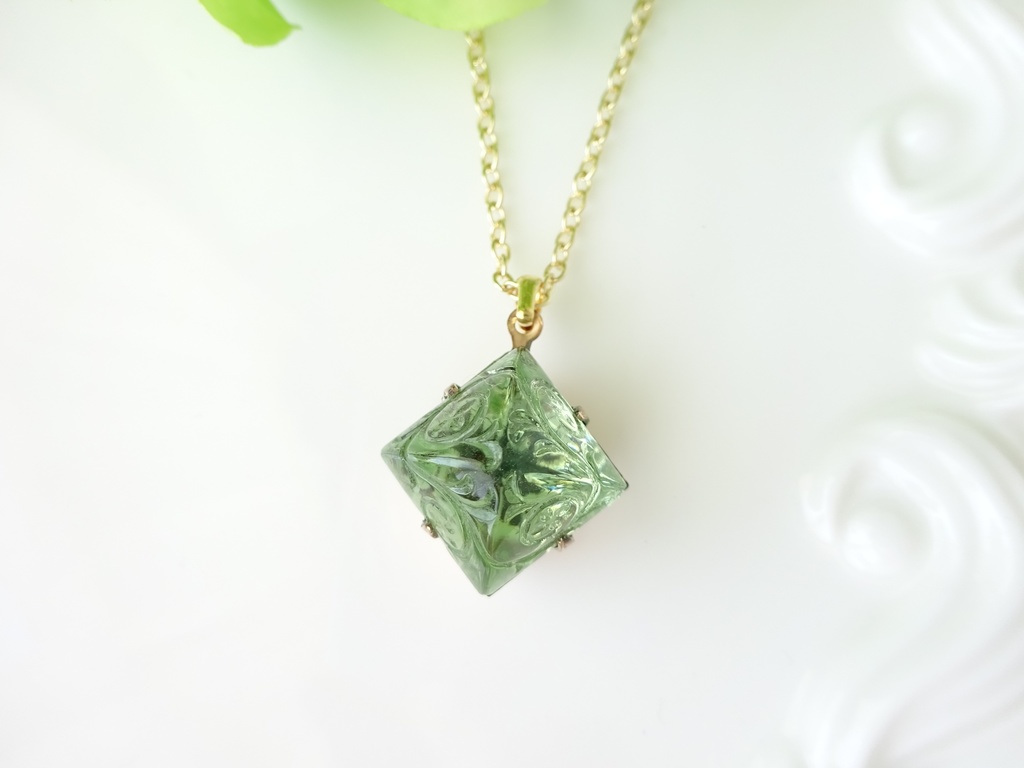 スプリンググリーンケーキ ネックレス*ヴィンテージ