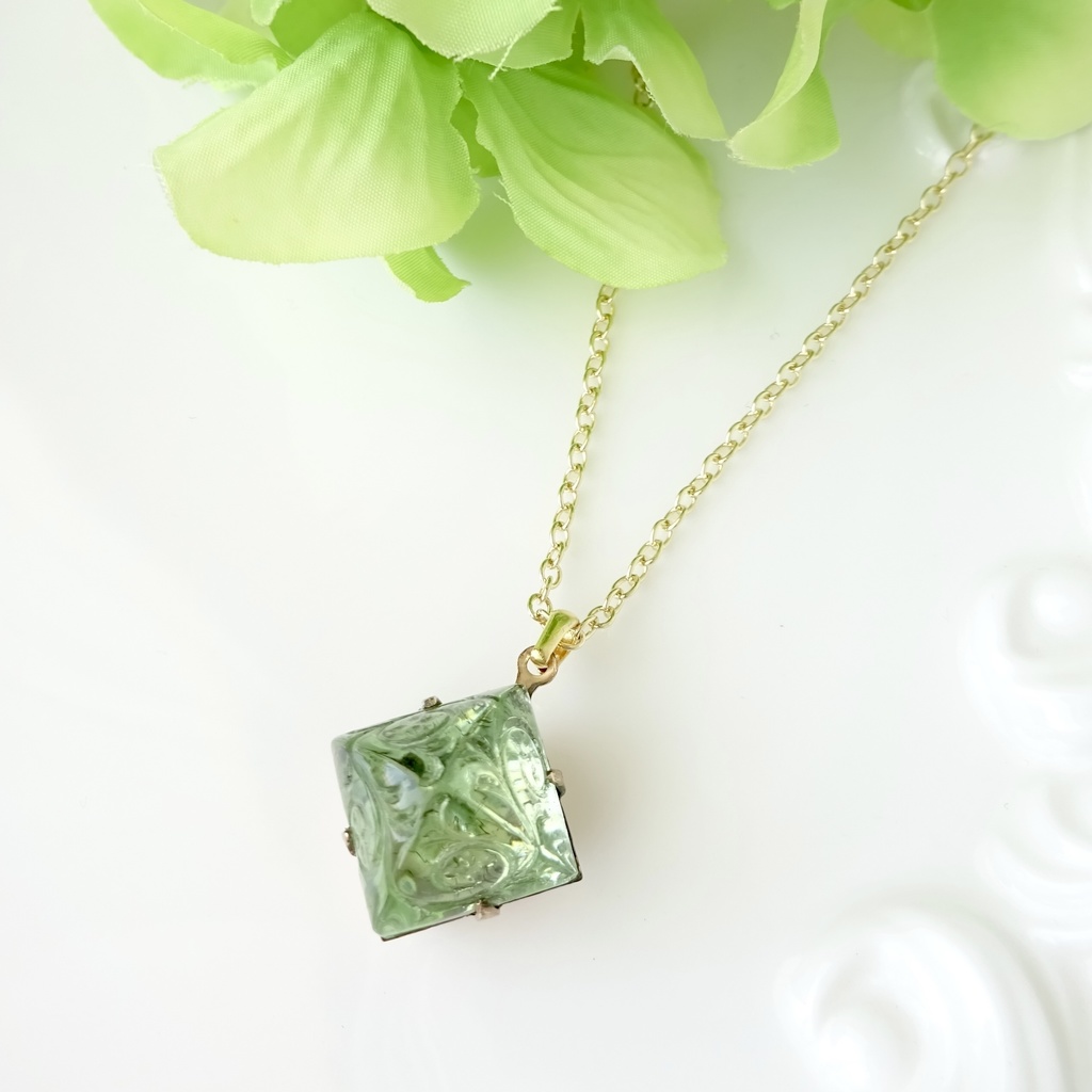 スプリンググリーンケーキ　ネックレス＊ヴィンテージ
