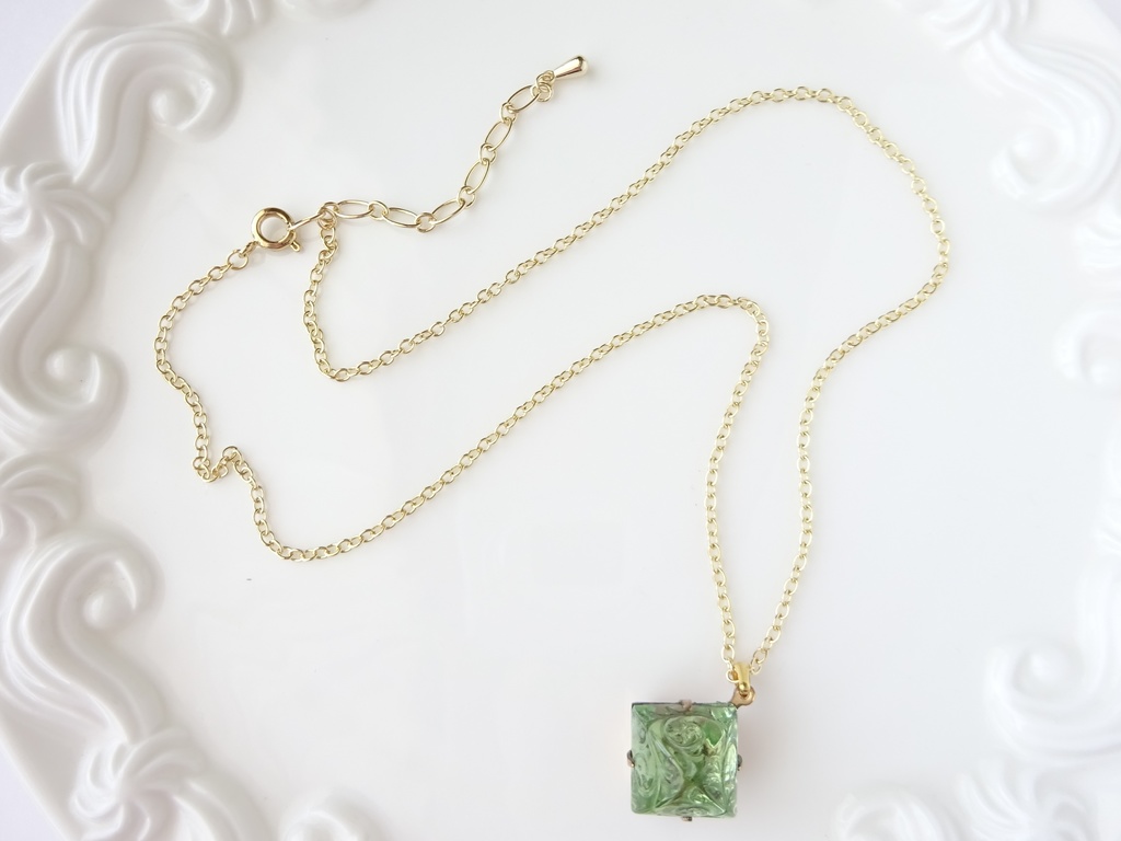 スプリンググリーンケーキ ネックレス*ヴィンテージ