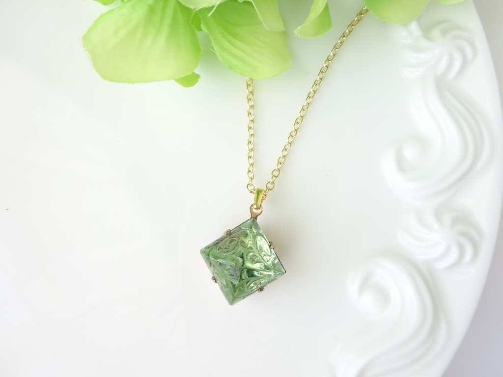 スプリンググリーンケーキ ネックレス*ヴィンテージ
