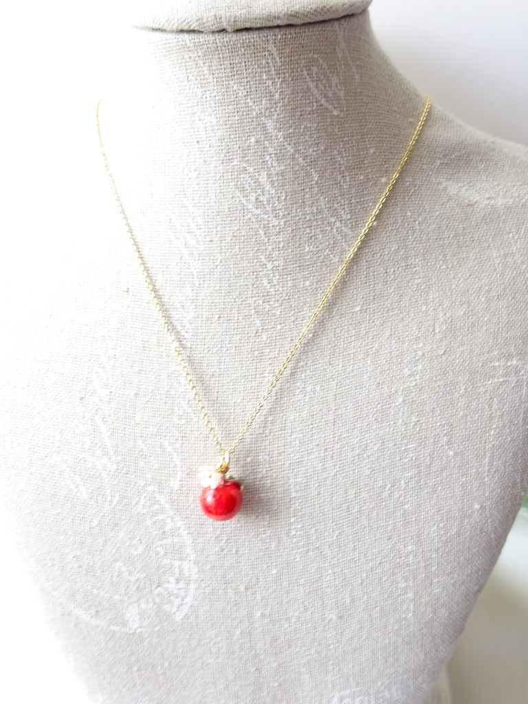 小さな林檎のネックレス