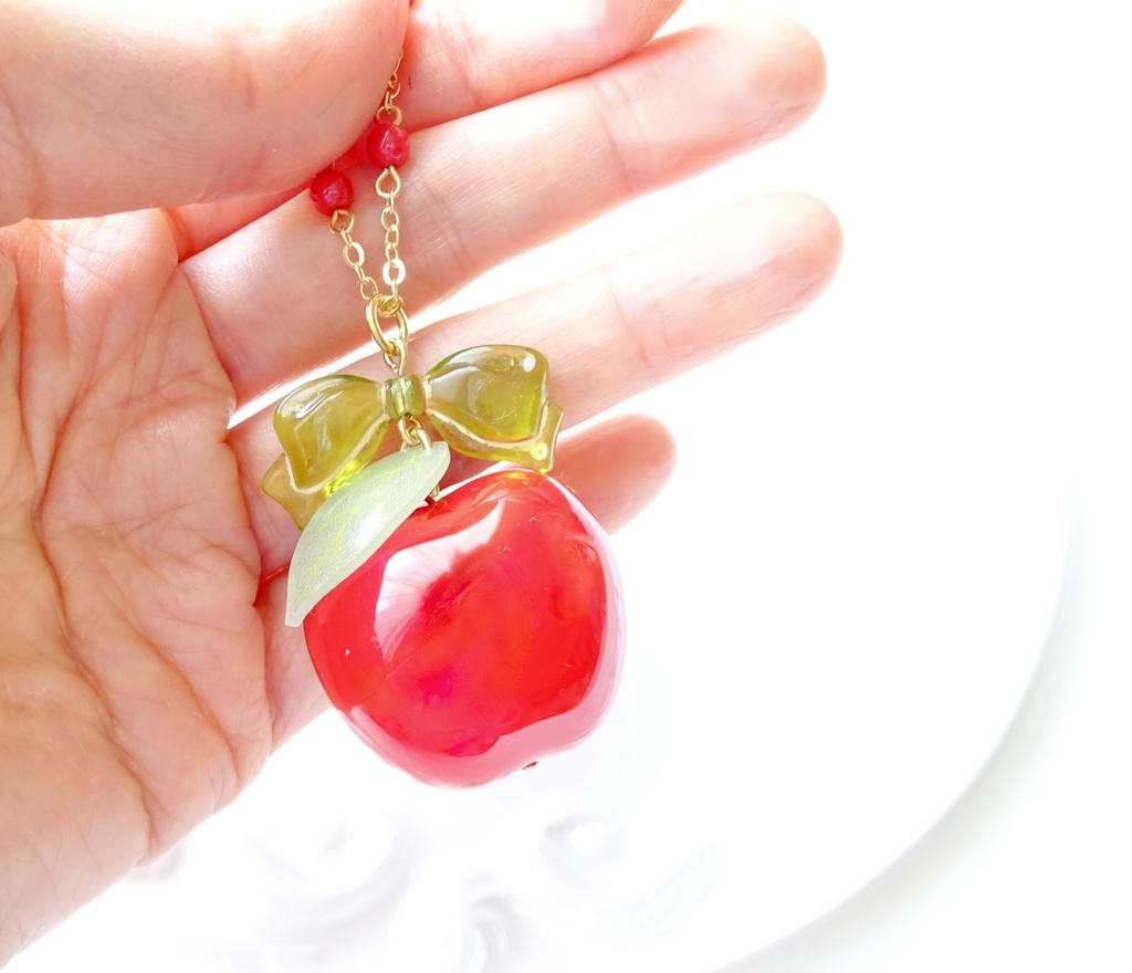 姫林檎のネックレス