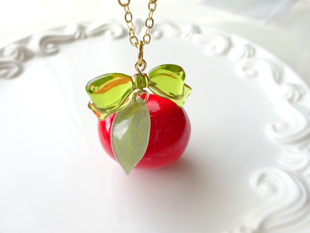 姫林檎のネックレス