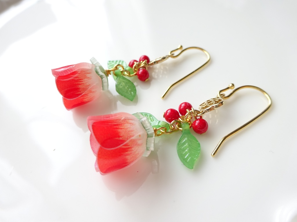 レッドフラワーベルピアス(イヤリングOK)