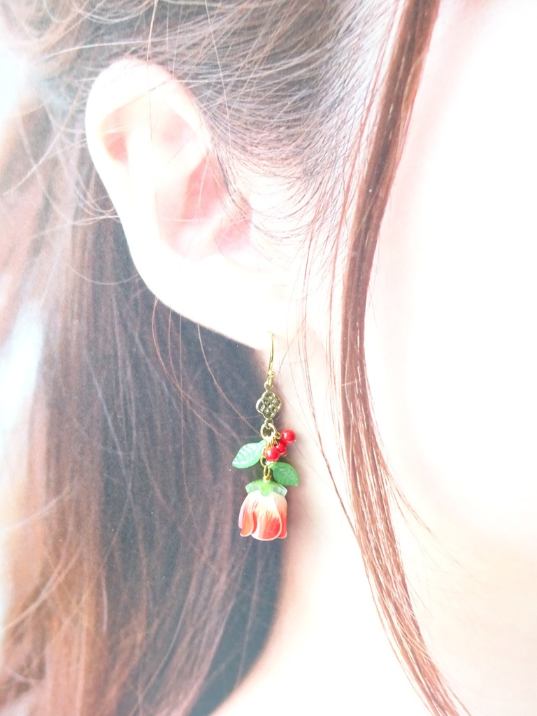 レッドフラワーベルピアス(イヤリングOK)