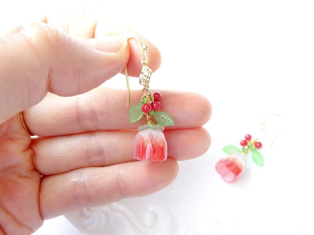 レッドフラワーベルピアス(イヤリングOK)