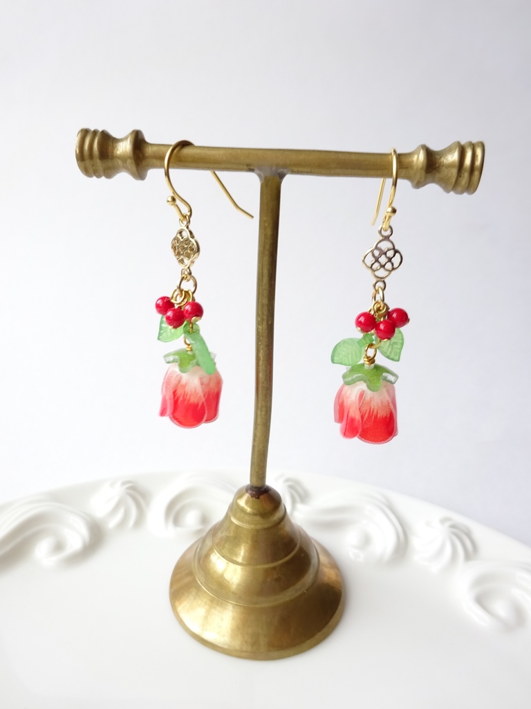 レッドフラワーベルピアス(イヤリングOK)