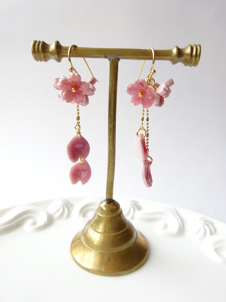 枝垂れ桜のピアス(イヤリングOK)
