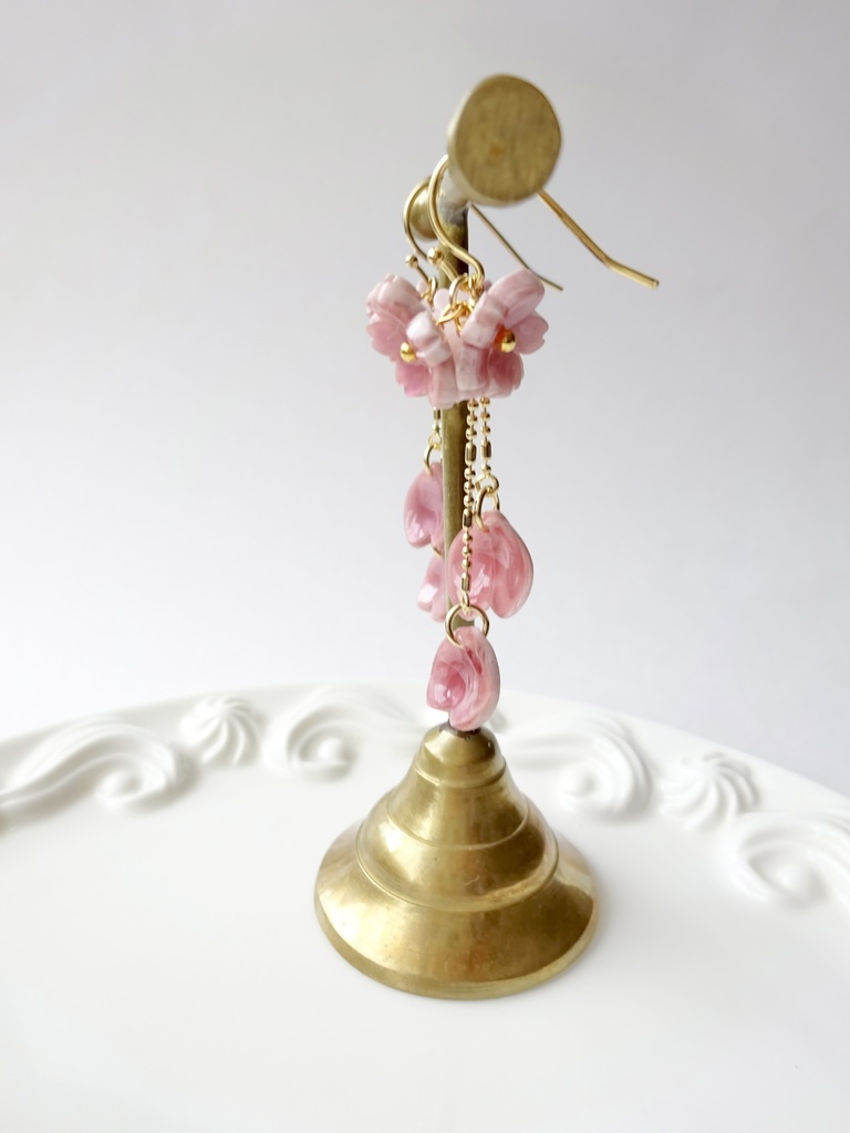 枝垂れ桜のピアス(イヤリングOK)