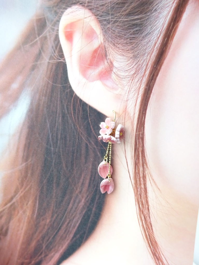枝垂れ桜のピアス(イヤリングOK)