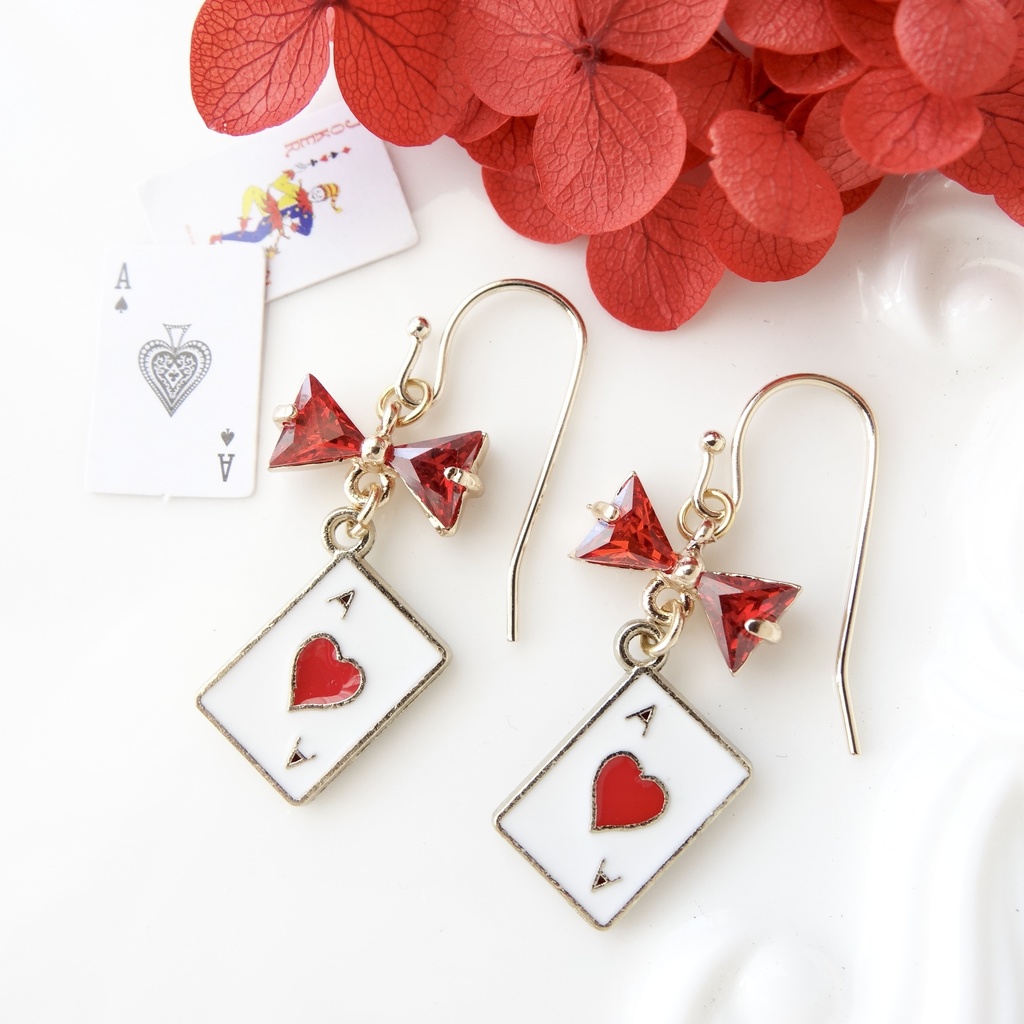 アリスのハートのトランプピアス（イヤリングOK）